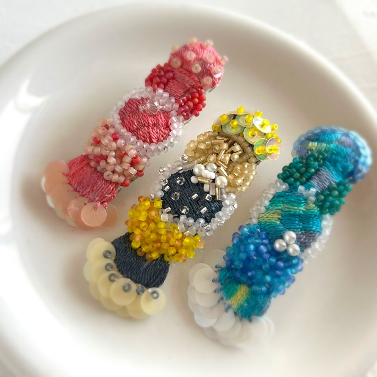 aketoU1's tweet photo. キャンディみたいなヘアクリップ
やっと暖かくなってきたので、ポップなカラーで。 https://t.co/ScGuHvEWDF