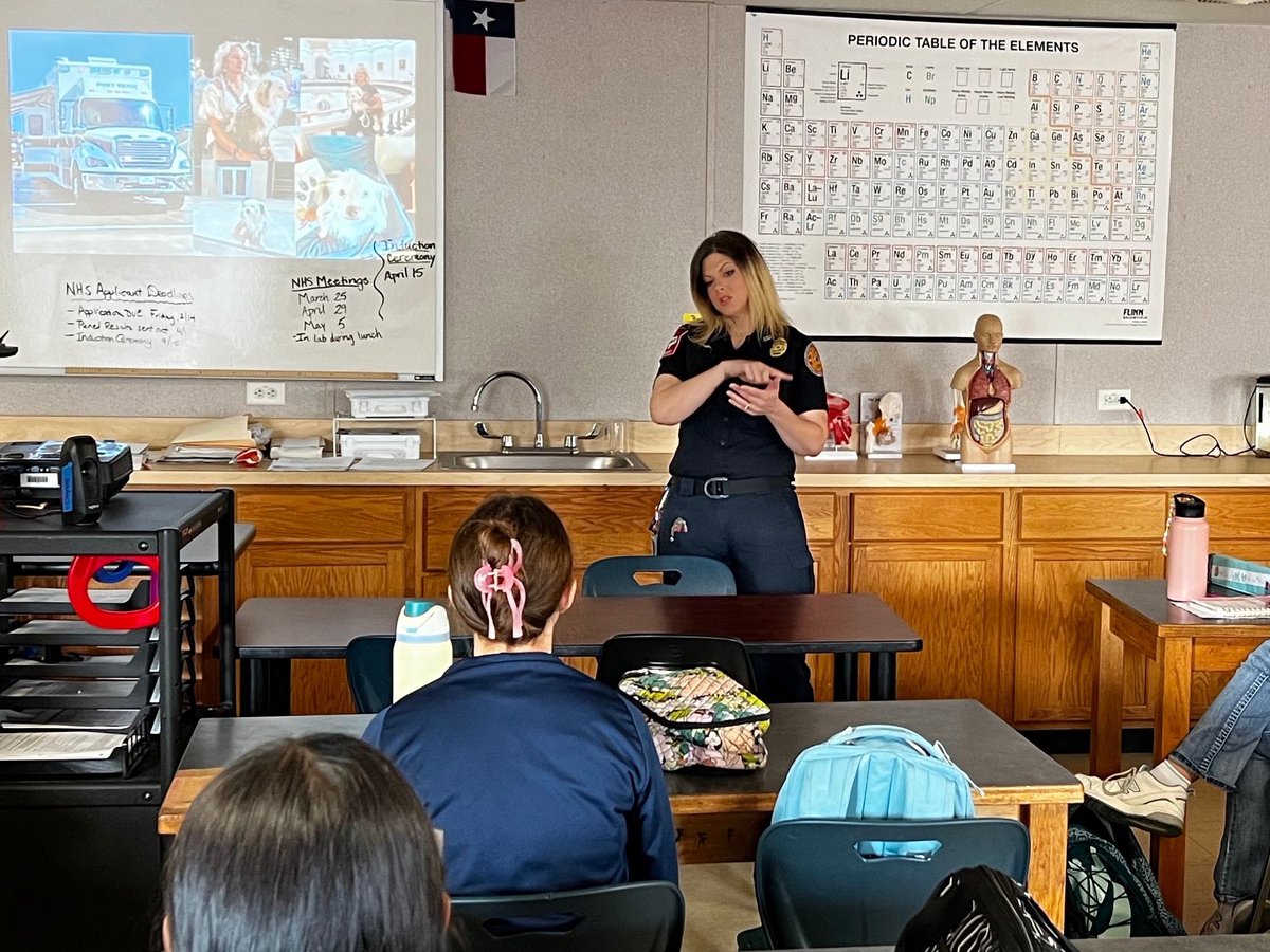 mpv603's tweet image. We’re honored to present an advanced airway management scenario to the Aristoi Classical Academy. Paramedic Drury was also able to speak on careers in EMS as well as mental health resources for First Responders. 🚑 Thank you, Cheyenne, for letting your mom hang out.