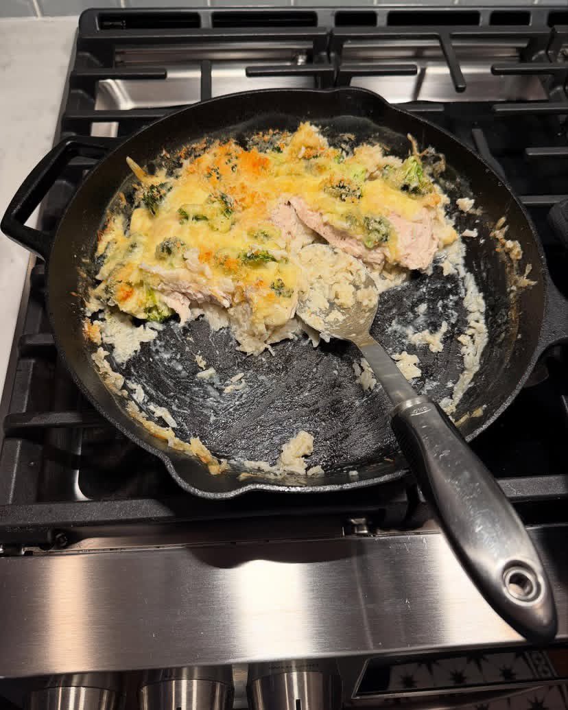 leadchris2's tweet image. Did done a Chicken, Rice, and Broccoli one skillet old style casserole. Gotta say, there is nothing better for cooking than a good iron skillet! (The reviews were positive)…and a beautiful early Spring evening with a waxing crescent moon to round it all out.