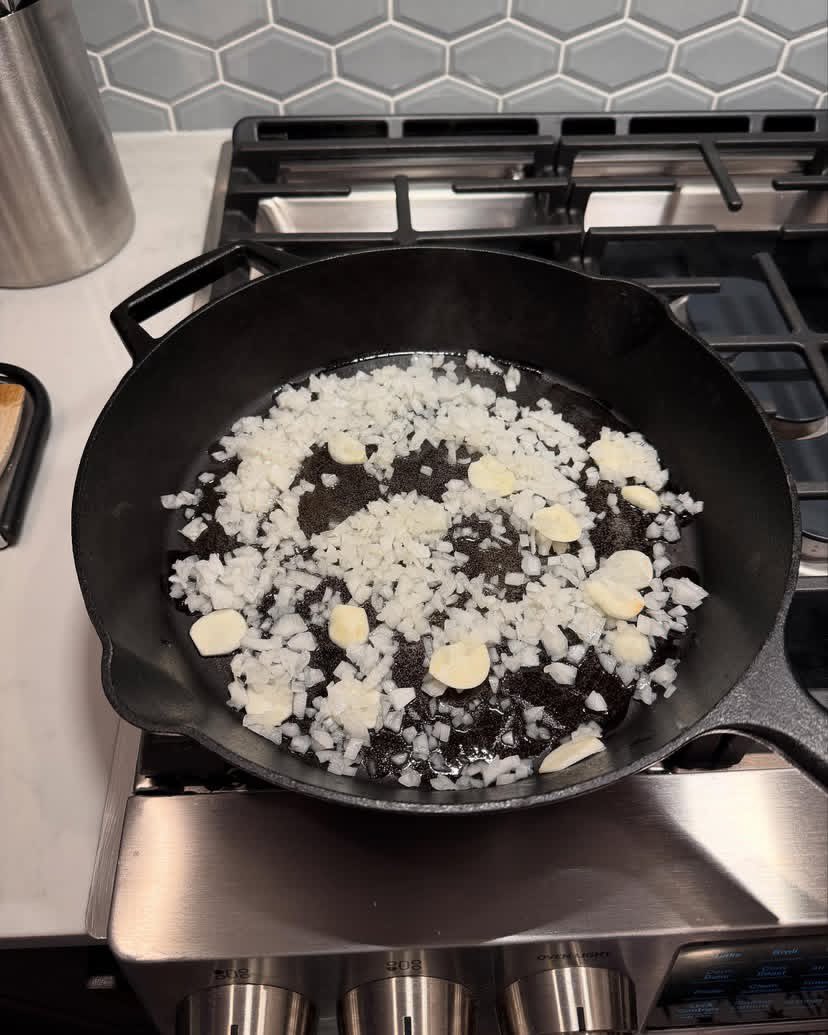 leadchris2's tweet image. Did done a Chicken, Rice, and Broccoli one skillet old style casserole. Gotta say, there is nothing better for cooking than a good iron skillet! (The reviews were positive)…and a beautiful early Spring evening with a waxing crescent moon to round it all out.