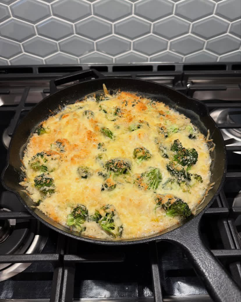 leadchris2's tweet image. Did done a Chicken, Rice, and Broccoli one skillet old style casserole. Gotta say, there is nothing better for cooking than a good iron skillet! (The reviews were positive)…and a beautiful early Spring evening with a waxing crescent moon to round it all out.