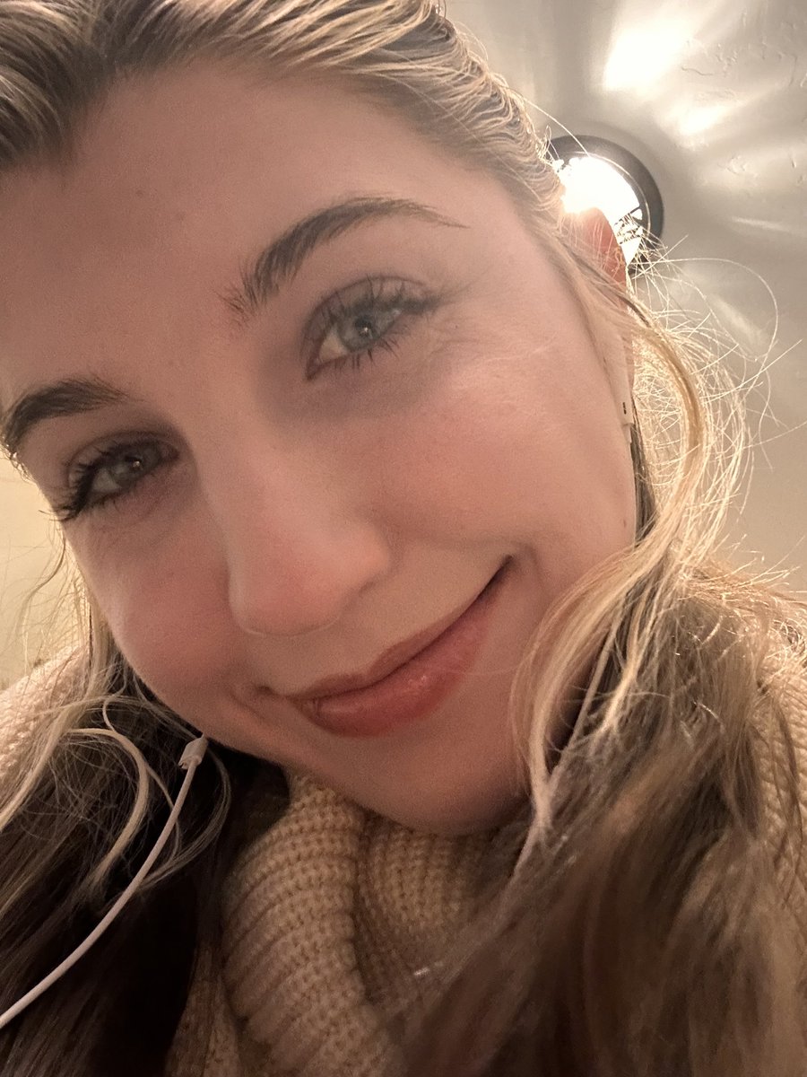 I never post here anymore sorry 🥲 Twitter just isn’t the same……

But I’m live playing minecraft survival for the first time! With crowd control? 👀🥸 

Twitch.tv/frivvifox