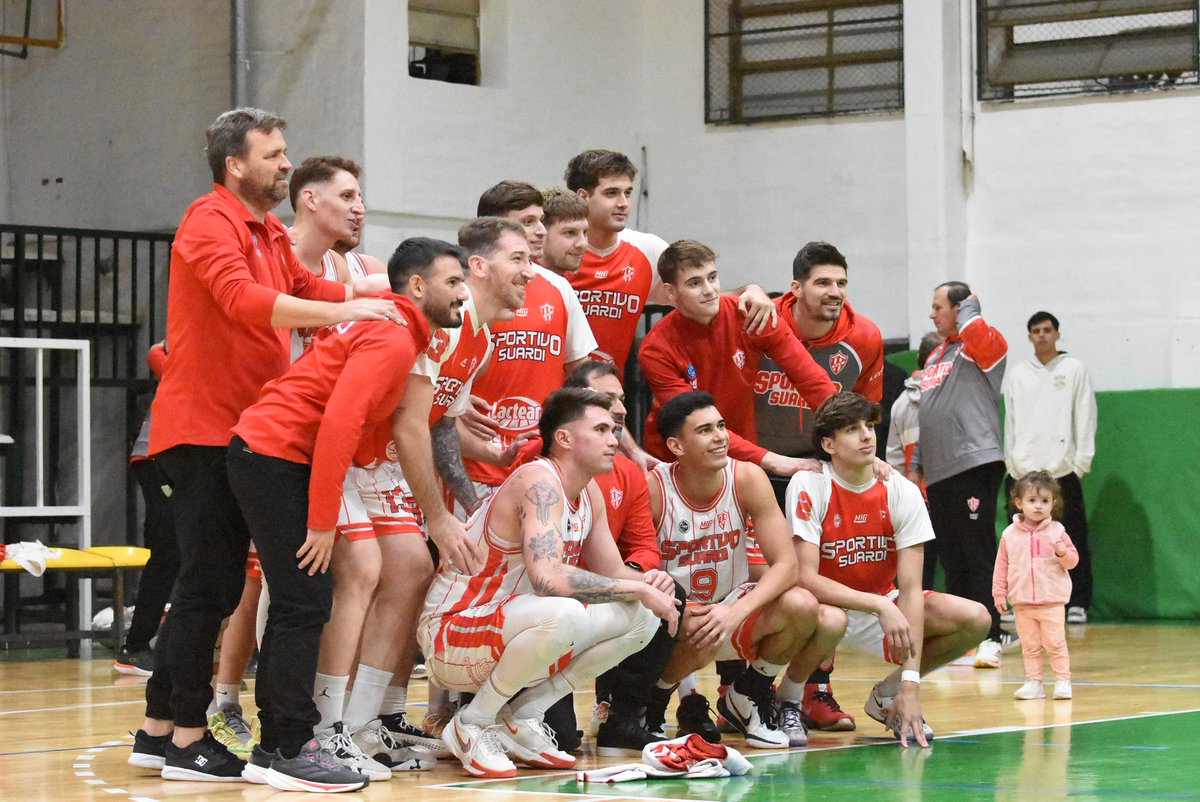 🔴⚪ | 𝐒𝐔𝐀𝐑𝐃𝐈 𝐏𝐀𝐒𝐎 𝐀 𝐒𝐄𝐌𝐈𝐒

🏆 | <a href="/LigaARGbasquet/">La Liga Argentina</a>
➡️ Cuartos de Final

✖️ <a href="/BasquetParque/">Barrio Parque Basquet</a> (1) 84-87 (3) <a href="/CSSbasquet/">Sportivo Suardi 🏀</a> ✔️

Suardi liquidó la serie y se metió en Semis. Rigada (15), <a href="/ColoLizarraga/">Luciano Lizarraga</a> (14) y <a href="/Sebabraida7/">Sebastian 🤳🏼</a> (14) lideraron a la visita.

📸 <a href="/BasquetParque/">Barrio Parque Basquet</a>