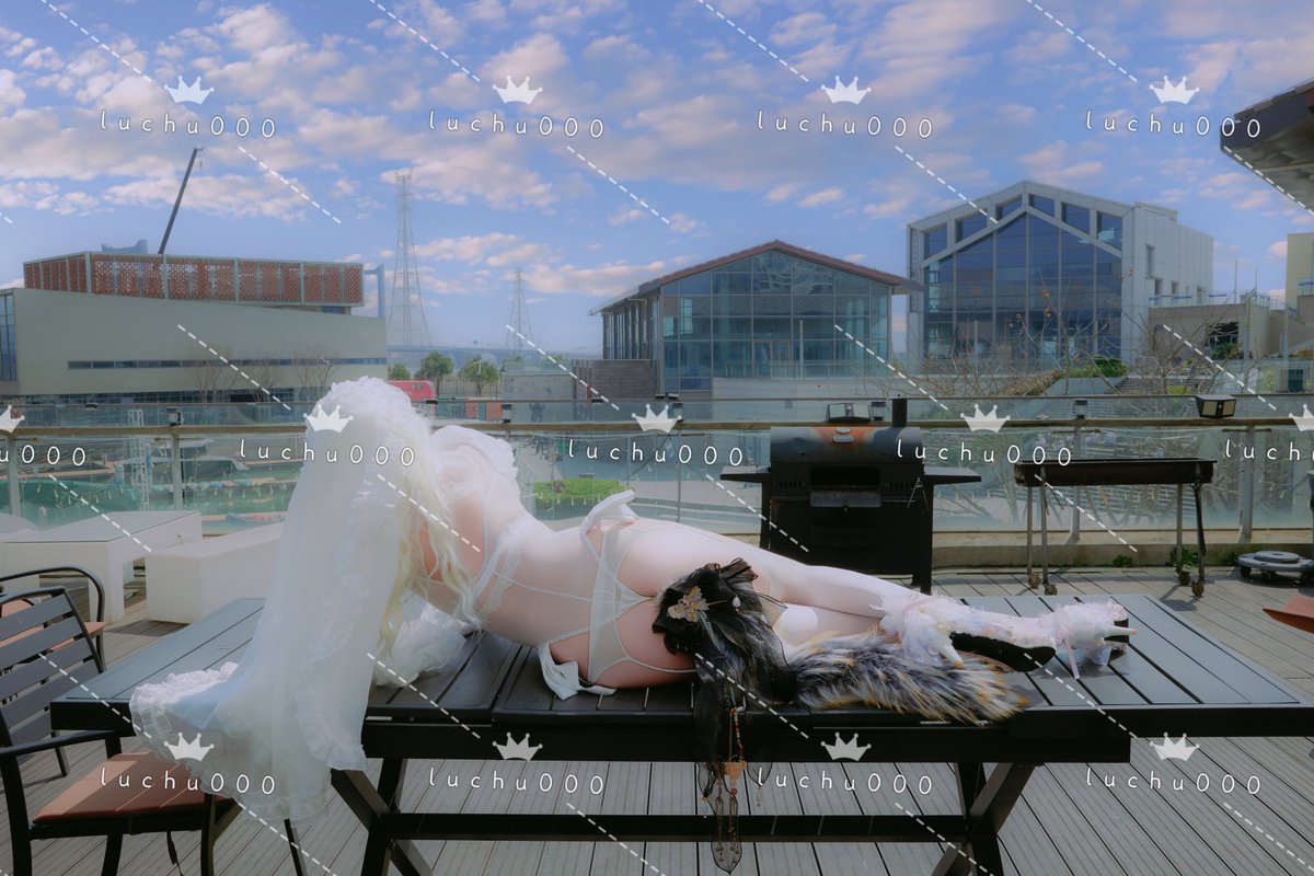 大王快来看我呀～

投稿：@luchu888888 @luchu888 @Public_Catgirl1 @LC_kuking @luchusmart 

#露出 #人前露出 #2B #尾巴 https://t.co/NtEhqjXw0W