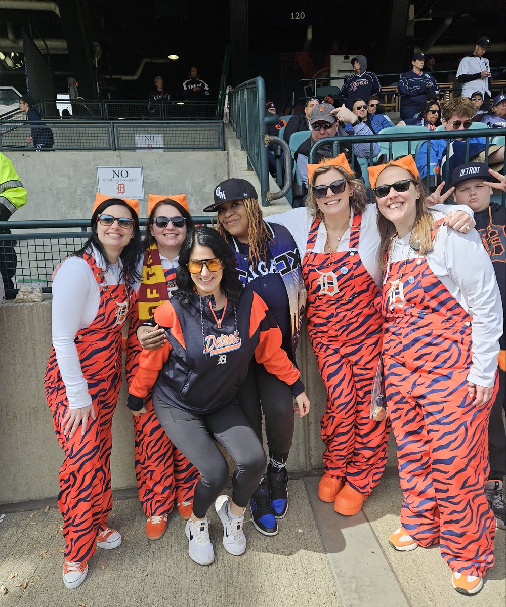 TheRealSoxChic's tweet image. A time was had in #Detriot at @tigers they are super chill &amp;amp; super cool in D Town🫶
 #WhiteSoxVsTigers Home Opener.  #SoxChic was in the building repping the Southside to the fullest💪⚾️ the players were happy to see their 1 woman cheering squad was there.  #SoxChicExperience