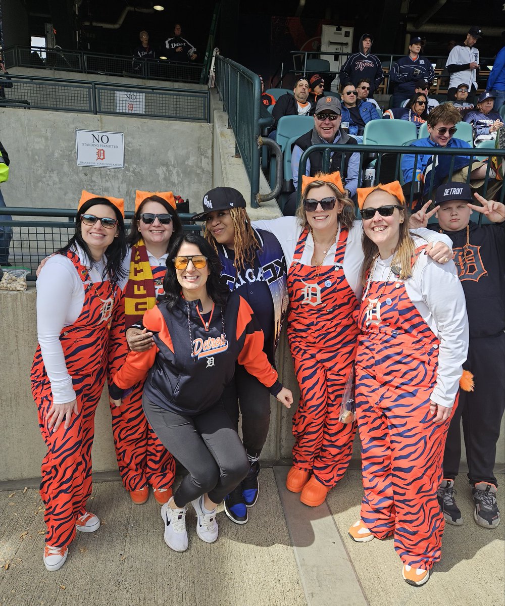 TheRealSoxChic's tweet image. A time was had in #Detriot at @tigers they are super chill &amp;amp; super cool in D Town🫶
 #WhiteSoxVsTigers Home Opener.  #SoxChic was in the building repping the Southside to the fullest💪⚾️ the players were happy to see their 1 woman cheering squad was there.  #SoxChicExperience