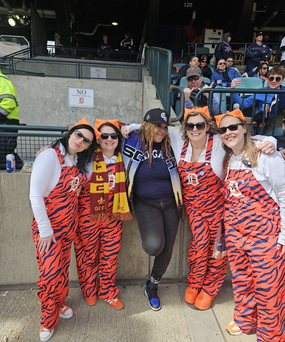TheRealSoxChic's tweet image. A time was had in #Detriot at @tigers they are super chill &amp;amp; super cool in D Town🫶
 #WhiteSoxVsTigers Home Opener.  #SoxChic was in the building repping the Southside to the fullest💪⚾️ the players were happy to see their 1 woman cheering squad was there.  #SoxChicExperience