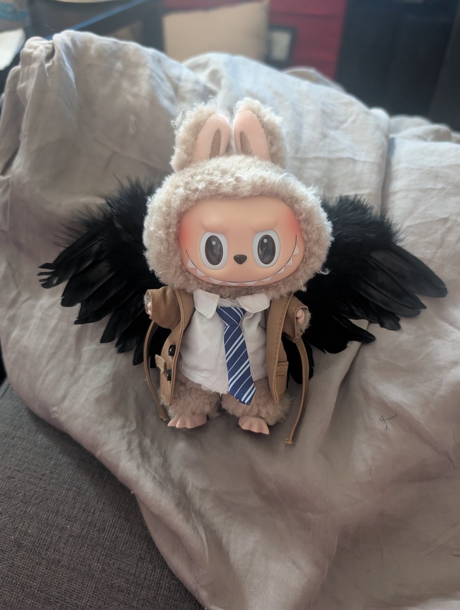 When you get sucked into a trend, and also obsessed with supernatural.

#Labubu #Castiel #Supernat