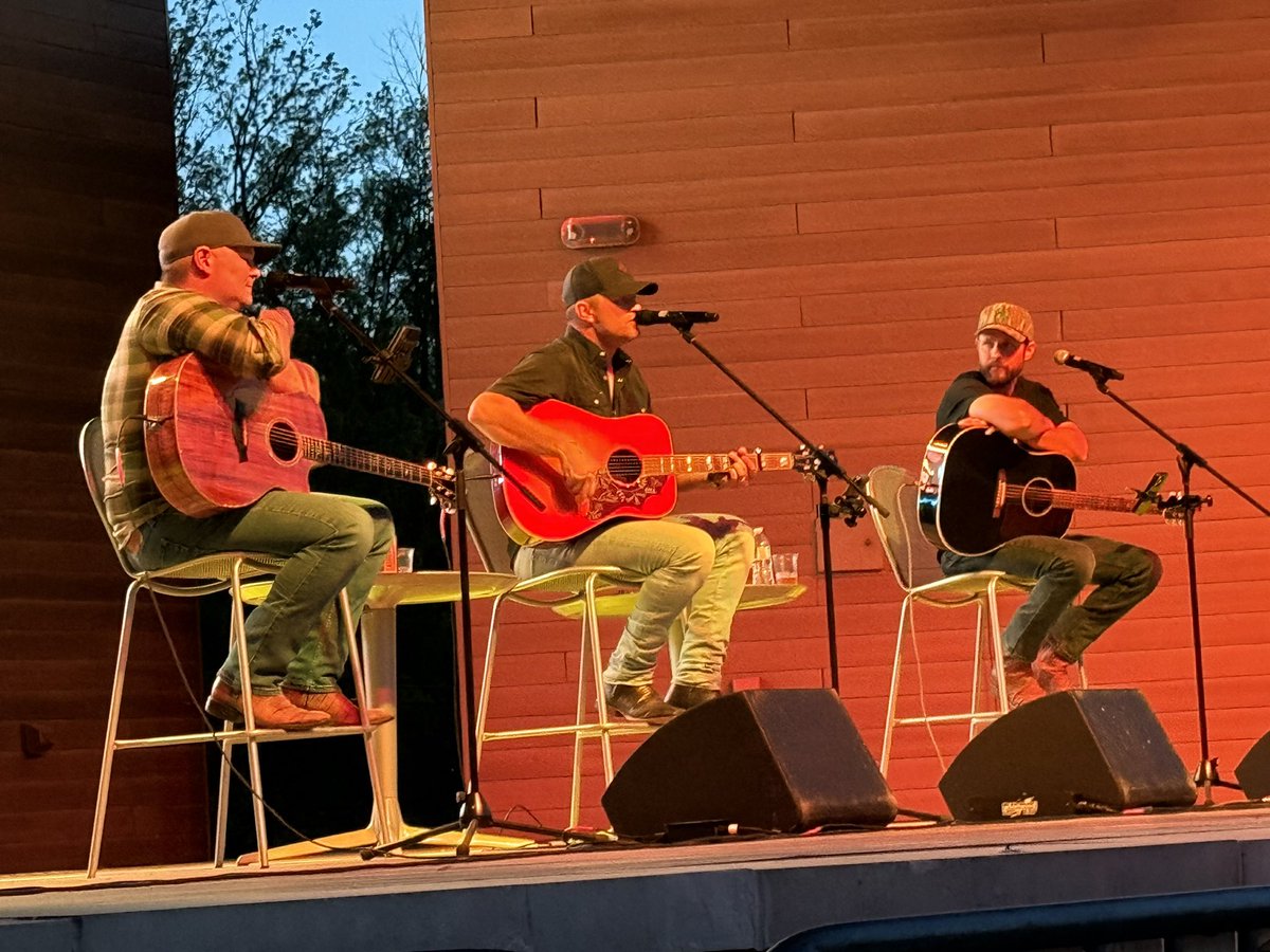 If you missed this tonight in #Trussville, well, sucks for you.