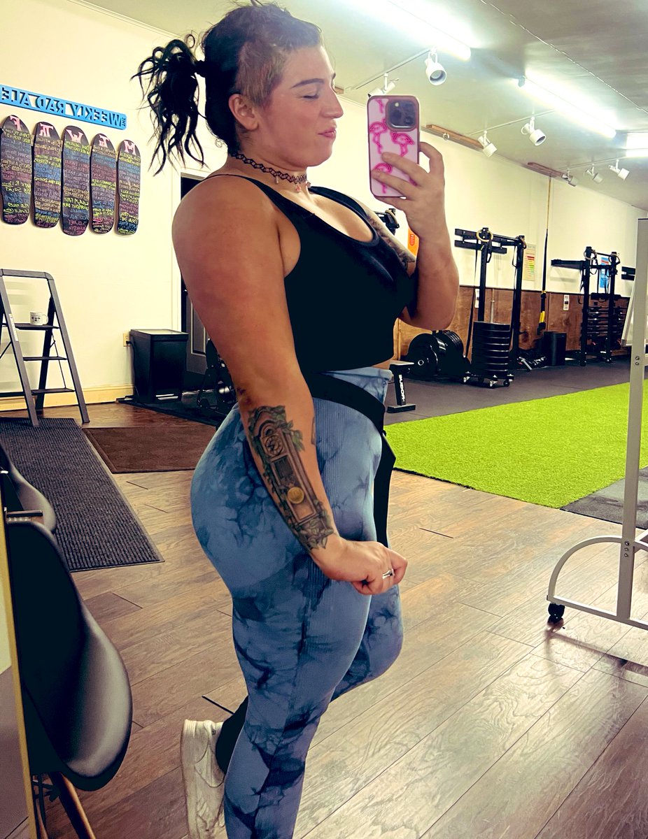 the_gnomie's tweet image. It was a long week. Dieting Gabby is grumpy but gonna keep truckin’ through 

4/4 @GetStrongInRing lifts✅
1 mile run (10:30) &amp;amp; sprint day✅
@CreateAPro training✅
FDNY test✅

Tired but fulfilled.