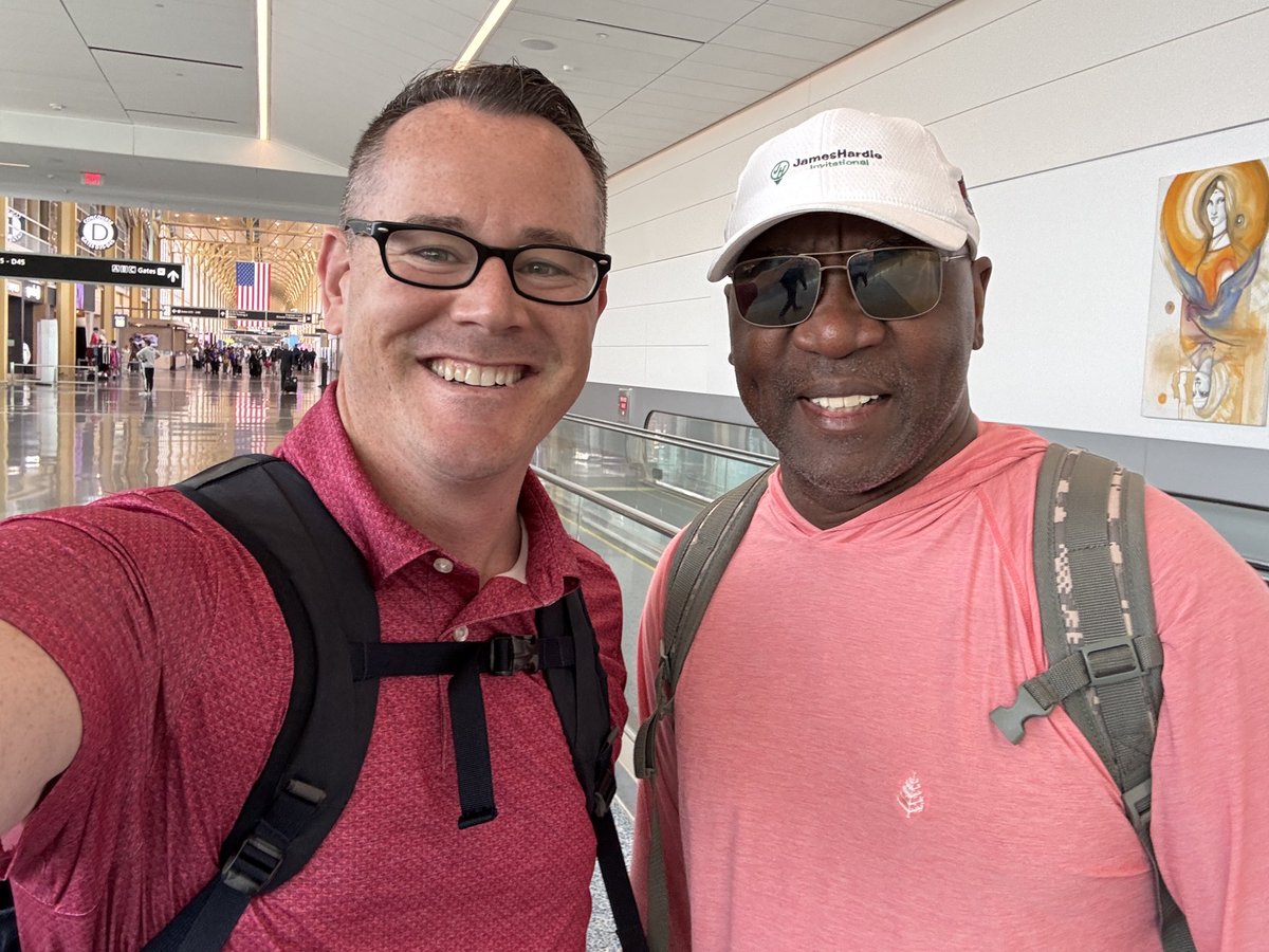 MattGlasz's tweet photo. Spotted a legend at the airport today. Thanks for the pic @thurmanthomas! #BillsMafia #Thurmanator https://t.co/5WUjUZoZPE