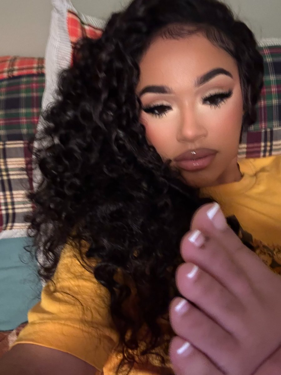 onnadoll's tweet photo. I tried lmaooo but you bitches on here got it I can’t lift my feet up that high😭 https://t.co/4uhaGOKqHY