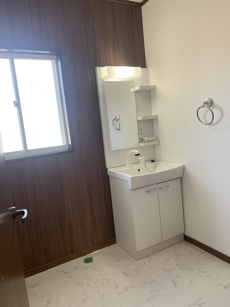 ボロ戸建投資で学んだこと
・ウォシュレット → 1.5万円で新品になる
・インターホン → 1万円で新品になる
・キッチン → 4万円で新品になる
・洗面台 → 3.5万円で新品になる
・エアコン → 7万円払わないと新品にならない（こいつだけ貴族）