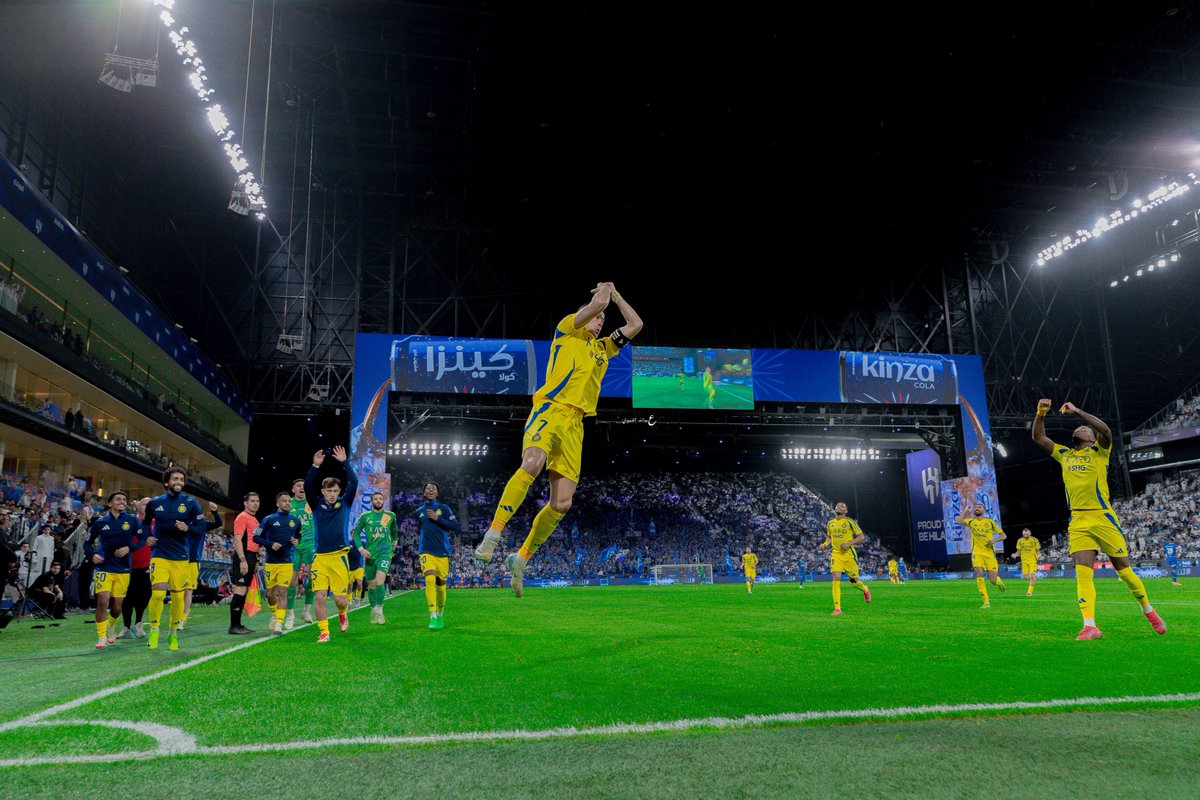 كلنا نمشي على الارض وحده كرستيانو يطير