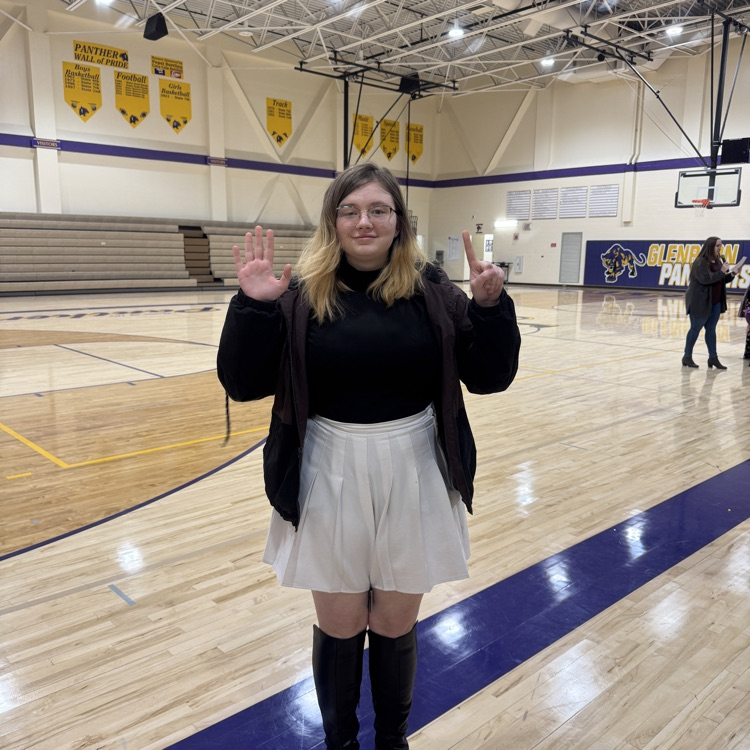 LCPSDND's tweet image. Proud moments from the speech stage!
River took 6th in Poetry, Kassy claimed 3rd in Humorous, and River &amp;amp; Mindy placed 6th as a Humorous Duo!
Way to shine!
#SpeechTeam #PoetryPerformance #HumorStars #Teamwork 🎤🏅👏