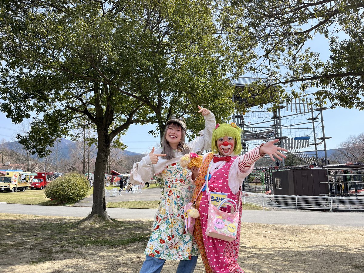 オマツリピクニックinブルーメの丘❣️
長浜のコメディエンヌ、もえりーぬさんに会えた〜💕
前に長浜でスマイルこりんず。ショーした時にご一緒させてもらったことがあって、覚えててくれたぁ😆
嬉しい〜❣️
楽しい〜❣️
わたあめ。イェ〜イ♪