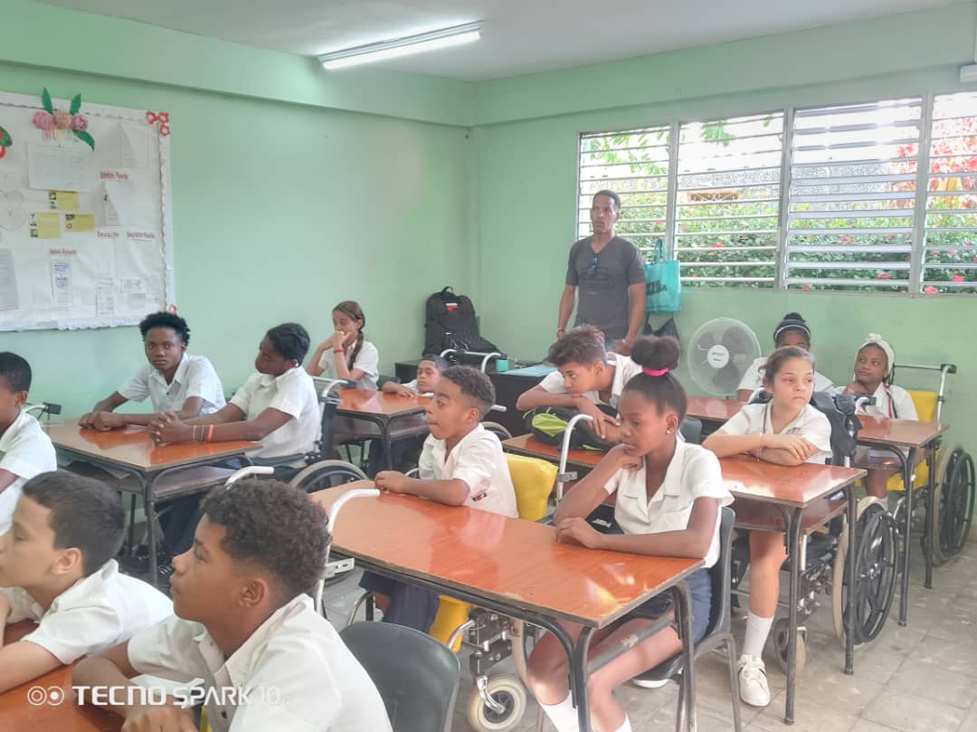 La Escuela Especial Amistad Cuba Vietnam desarrolló hoy 4 de Abril multiples actividades en Saludo a los  64 y 63 Aniversarios de la OPJM y la UJC.
Un día lleno de alegría y felicidad para todos.
Muchas felicidades.
#CubaMined
#SantiagodeCuba
#cubaxnuestrosniños
#OPJMCuba
