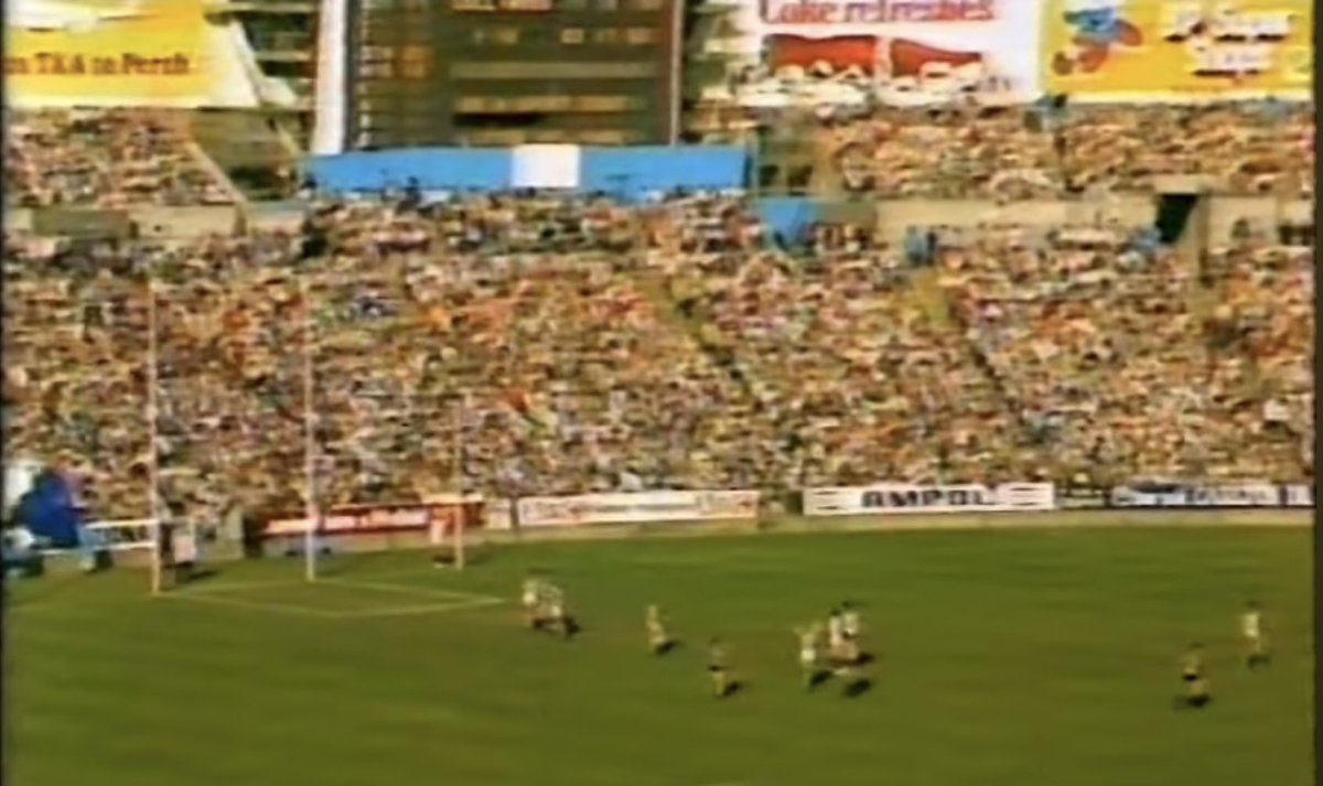 nerometer's tweet photo. @VFLPark scoreboard was having a bit each way at the end of the 1981 season 🚧 https://t.co/7IIIlhSm8v