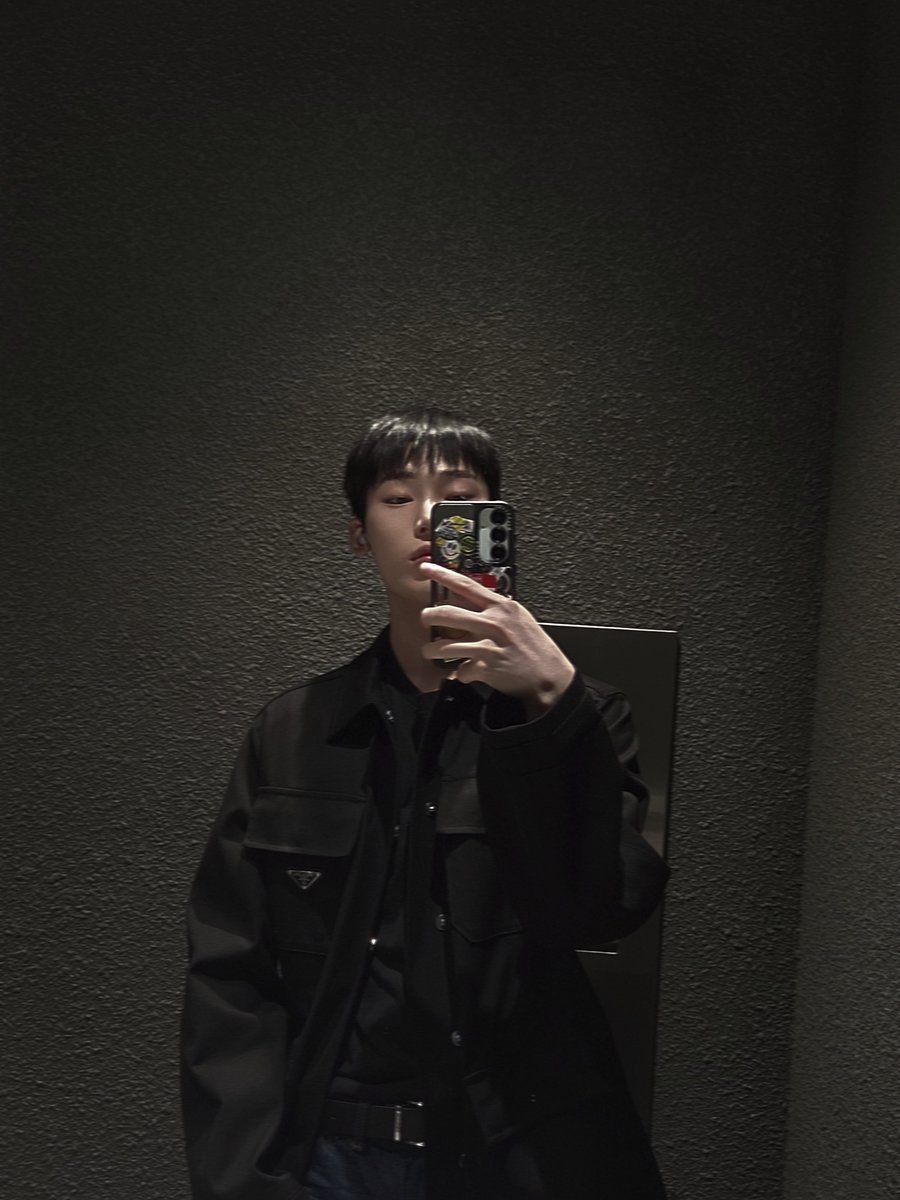 enhypenweverse's tweet photo. [ #선우’s Post ] 250405

#SUNOO: 🖤

(1/2)

@ENHYPEN_members @ENHYPEN #ENHYPEN #엔하이픈 https://t.co/Qum934QBsZ