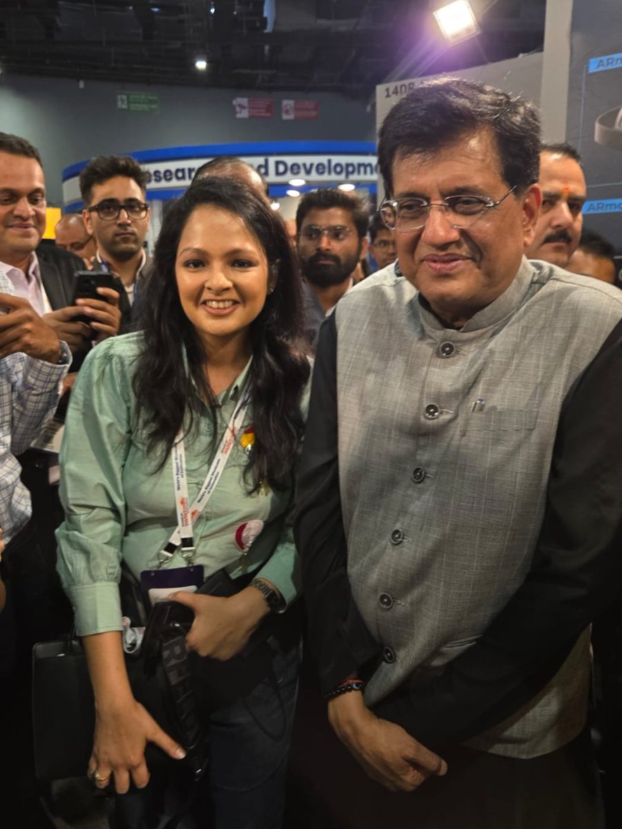 StartupXcel's tweet photo. Day 2 at Startup Mahakumbh 

We had the incredible opportunity to meet and interact with two of India’s visionary leaders:
▫️Shri Piyush Goyal, Hon’ble Minister of Commerce &amp; Industry
▫️Shri Giriraj Singh, Hon’ble Minister of Textiles
#StartupMahakumbh2025 #BharatMandapam https://t.co/vmtHtnB2hC
