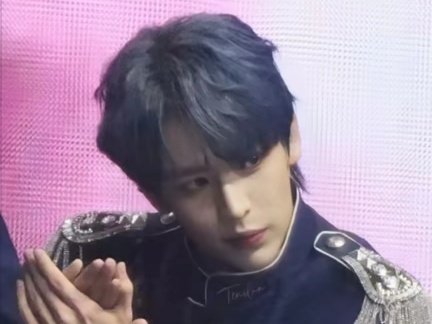 bubu_25's tweet photo. #HANBI #이한비 #SMTR25 #SMTOWN #SMTRAINEE 
🦈💙 hanbi's stage performances are sooooo fascinating~Want more performances,and more close shot💙💙💙 https://t.co/vgZDzsnvNi