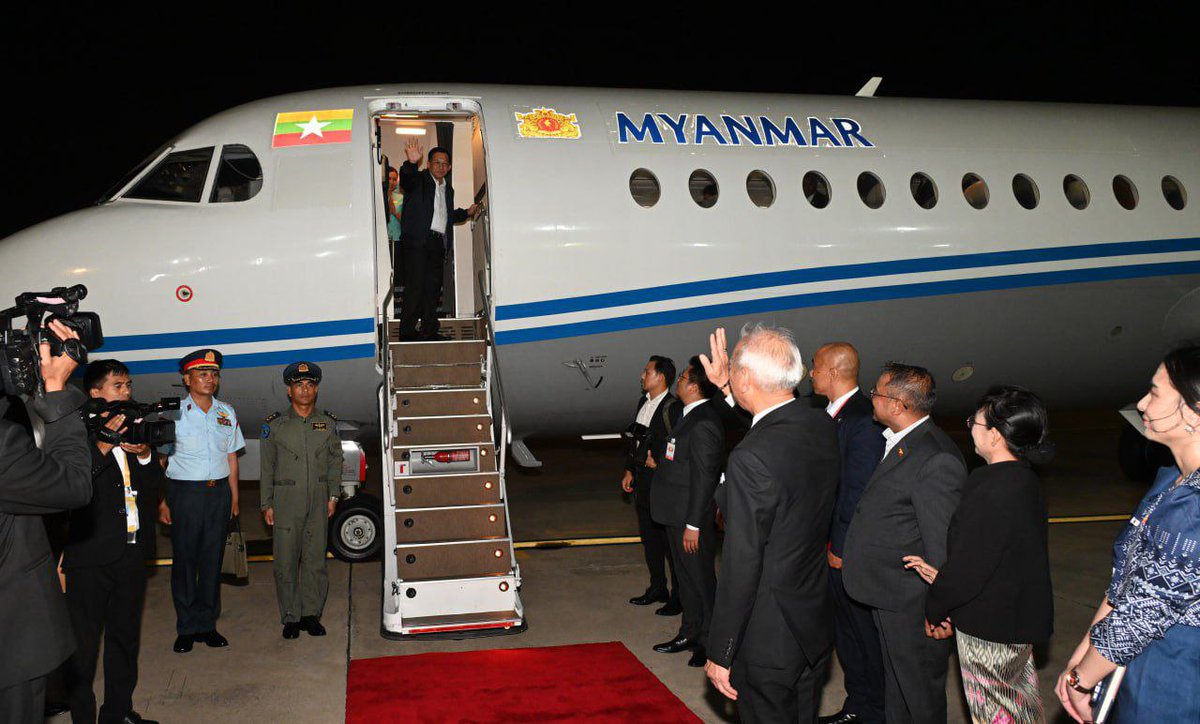 Myanmar’s junta leader Min Aung Hlaing returned to Naypyidaw on Friday  night after attending the regional BIMSTEC summit in Thailand, where he  faced Thai protests. 
 
Photo: Pro-junta Telegram
#Whatshappeninginmyanmar