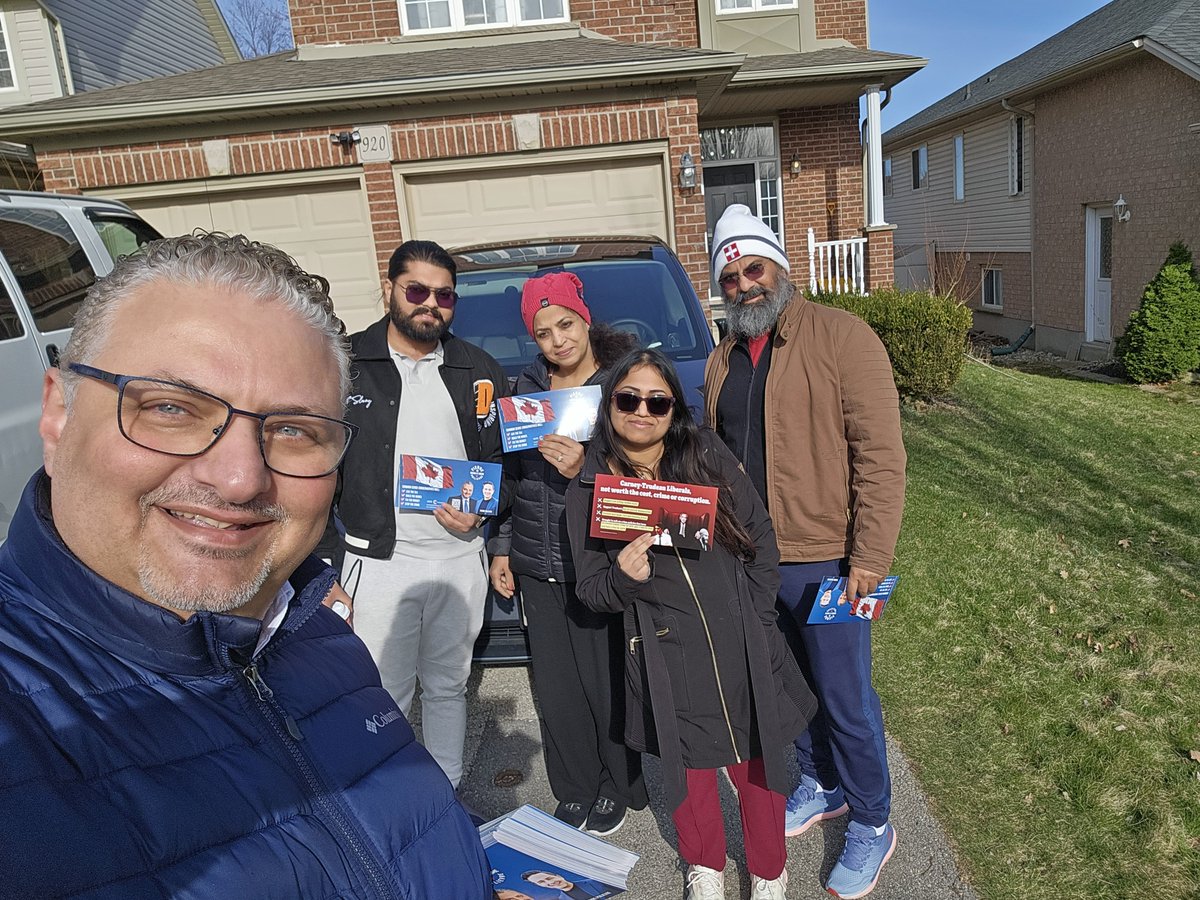 AdamBenni4LW's tweet photo. I love knocking on doors and meeting constituents! We have so many great supporters who are excited for a Conservative government that will put Canada first - for a change. https://t.co/lrn1RPSW8G