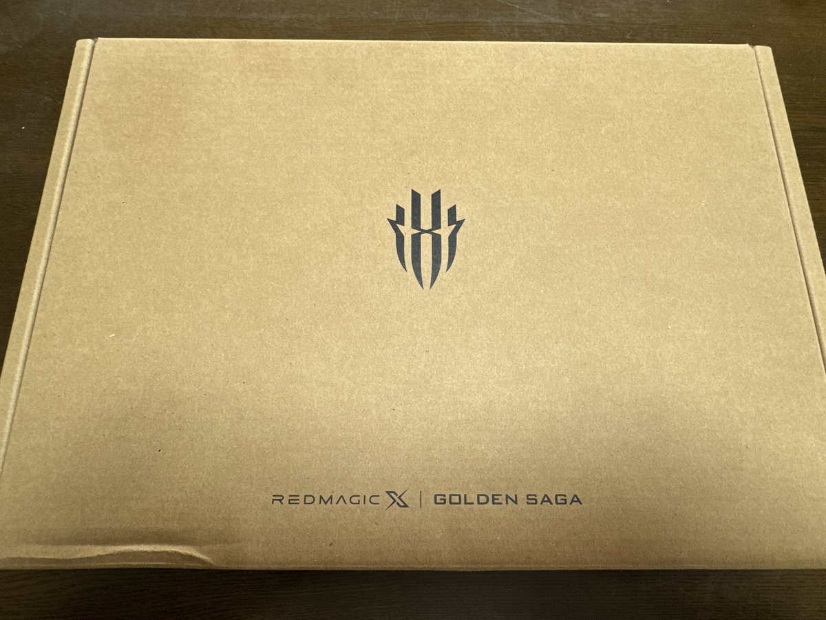 HELLTAKER21's tweet photo. REDMAGIC 10 Pro Golden Saga Limited Edition が届いた！開封楽しみすぎる！ https://t.co/15YhdWwn8J