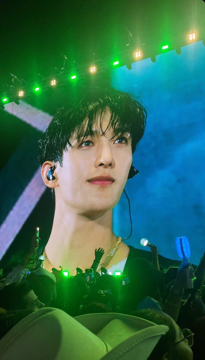 DOKYEOM’S PUPPY EYES 😭😭