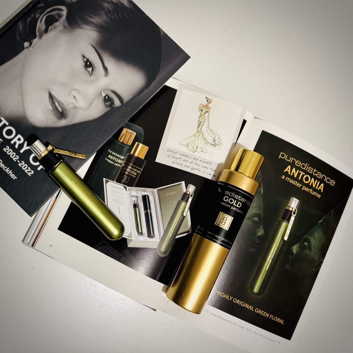 lasoireedange's tweet image. 春の訪れはアントニアとともに。
爽やかで少し苦くてクリーミー。ゴールドも記念に一緒に写したら後光がさしてた☀️😭

#puredistance #antonia #gold