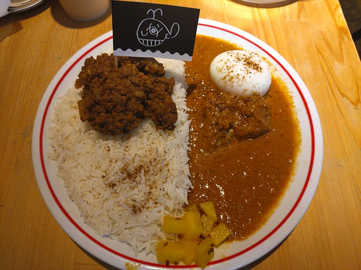 高円寺のカリーショップくじら
牛キーマとチキンのあいもりカレーにトッピングたまご〜
 #喰らえガブちゃん