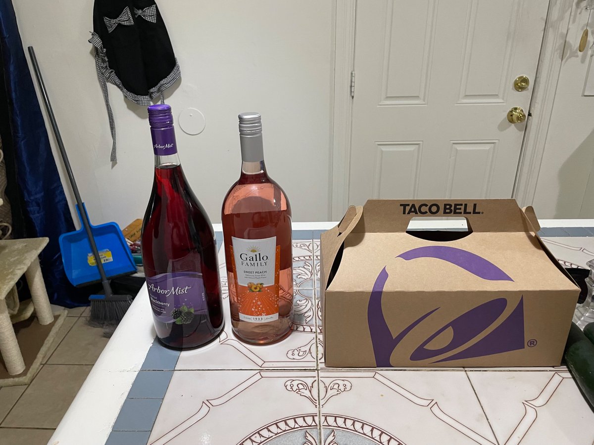 chalupachoco's tweet image. Celebrating a 3 day weekend 🎉