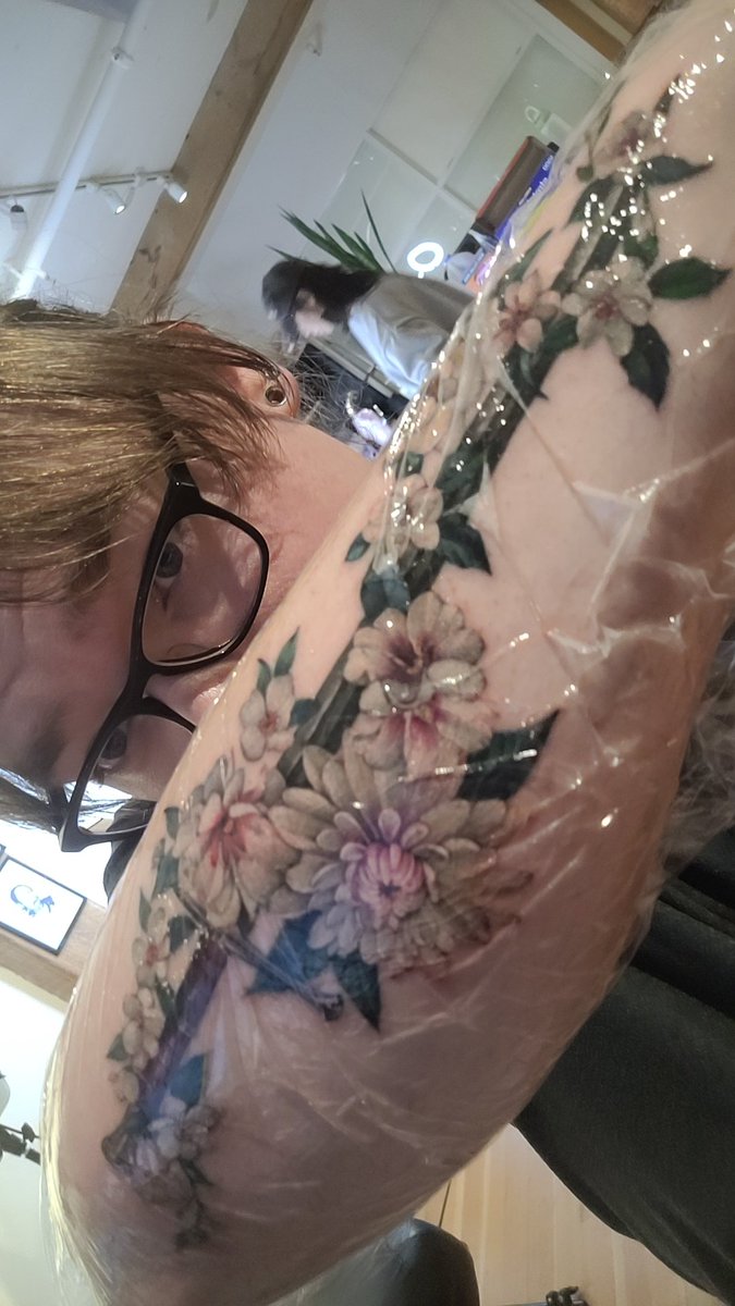 rshilborn's tweet photo. here's a little progress spam
enjoy today's floral longsword. https://t.co/KKPbxNy5Jm