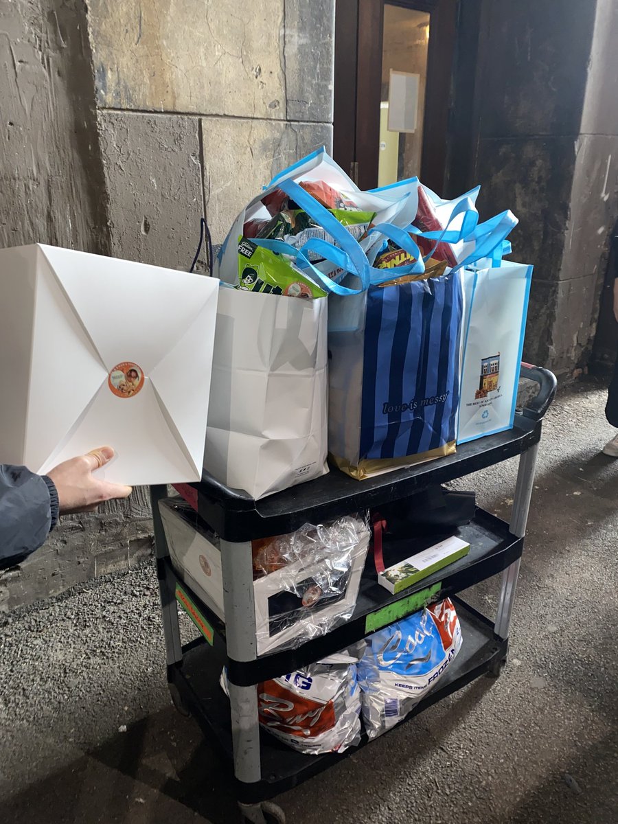 Since the production team already had lunch catered, we provided an assortment of Chicago specialty snacks (ft. Garrett Popcorn 🍿), baked goods (Paris Baguette as requested 🥐), &amp; drinks (in the cooler bags ☕)~ 

Shout out to all the amazing staff that made it easy for us &amp; let