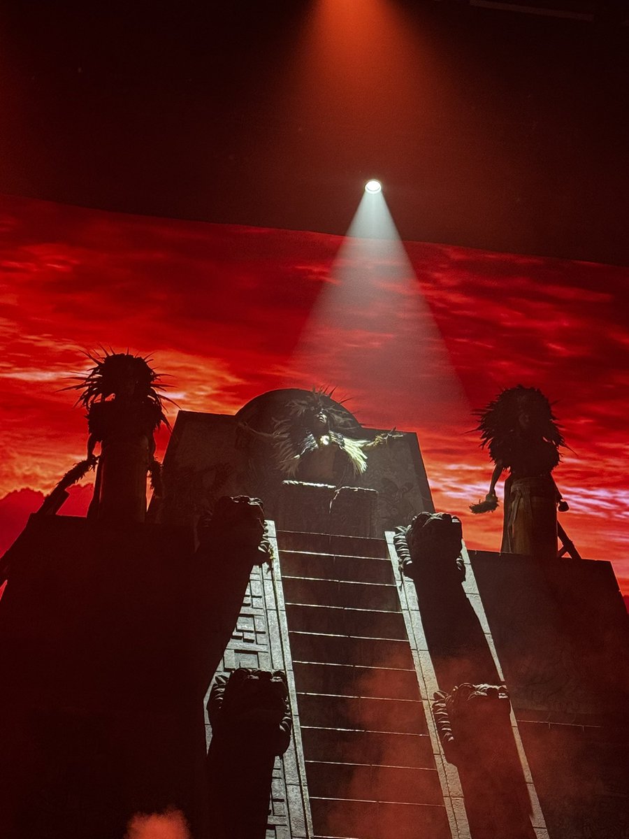 Hoy fui a ver <a href="/MalincheMusical/">MALINCHE EL MUSICAL</a> wow que espectáculo, no se lo pueden perder. Felicidades <a href="/MLMSalinas/">María Laura Medina de Salinas</a> por su gran espíritu emprendedor y traer este gran musical a #México