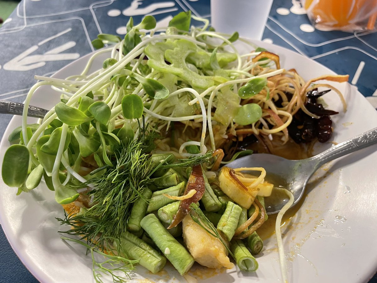 pe470978's tweet photo. มากินขนมจีนรึมากินผัก เที่ยวงานม.เกษตร https://t.co/uq9E4kWreh