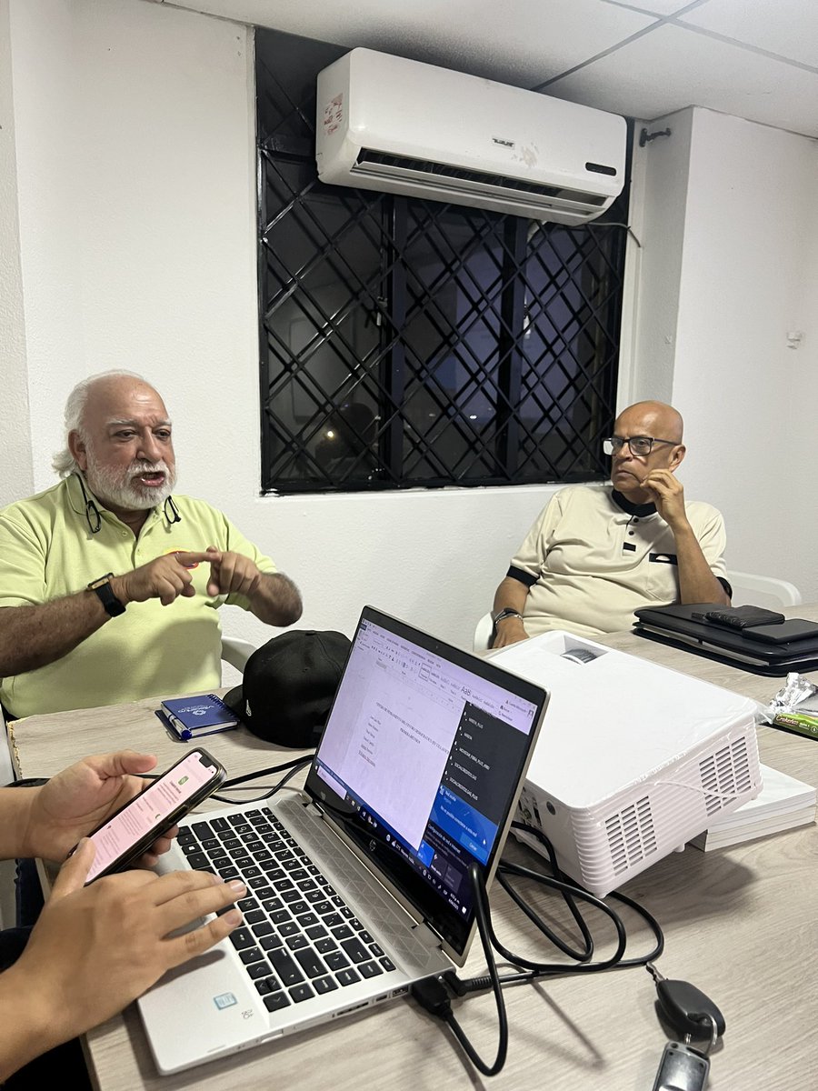 CDVillavo's tweet photo. Damos inicio a lo que será el Centro de pensamiento del @CeDemocratico en Villavicencio. Desde ya nos preparamos para estructurar la base ideológica y política para fortalecer las convicciones nuestra militancia.
.
.
.
.
#manofirmecorazóngrande
#centrodemocrático
#soyCD https://t.co/PEt3W0U9PK