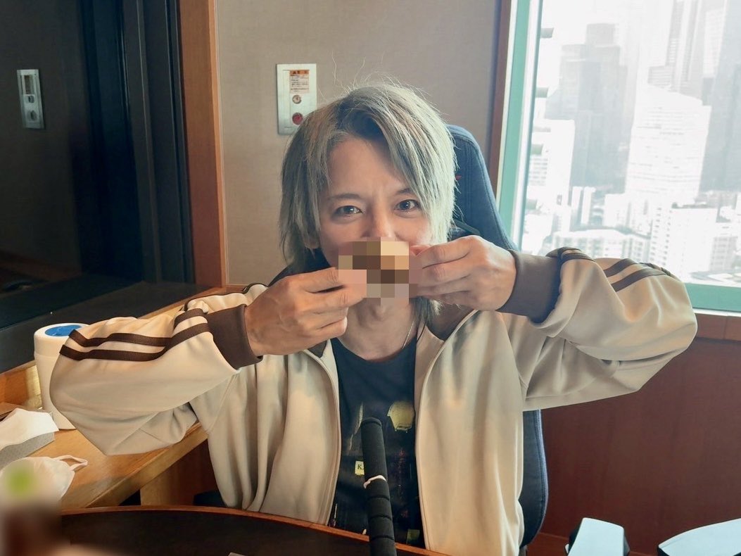 gobugobuRADIO's tweet photo. 🗣️4/4放送 #ごぶごぶラジオ

#ごぶごぶフェス に関して怒ってる人が…

「それなら直接スタジオで」と現れたのは、#SOPHIA の #松岡充 さん‼️

ゲストなのに、フェスの告知や #くら寿司 さんとのコラボ商品（全貌はまだ㊙️）の試食までしていただきました！
https://t.co/2T7POyH17q

@mitsurumatsuoka https://t.co/PzJuULjJ8r