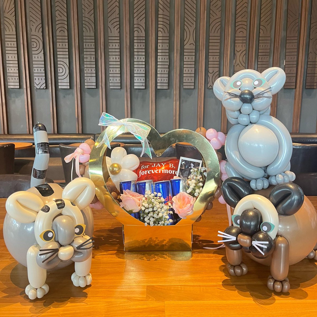 📼 [𝗧𝗔𝗣𝗘:𝗥𝗘 𝗟𝗢𝗔𝗗𝗜𝗡𝗚 𝗙𝗔𝗡 𝗣𝗥𝗢𝗝𝗘𝗖𝗧] 📼

Hello everyone! The Blue Flower Balloons along with Nora, Bereu, and Cake Balloons also special drinks for JAY B are ready for today’s [𝗧𝗔𝗣𝗘:𝗥𝗘 𝗟𝗢𝗔𝗗] in Jakarta 😆

#TAPERELOADinJakarta
#JAYB #제이비