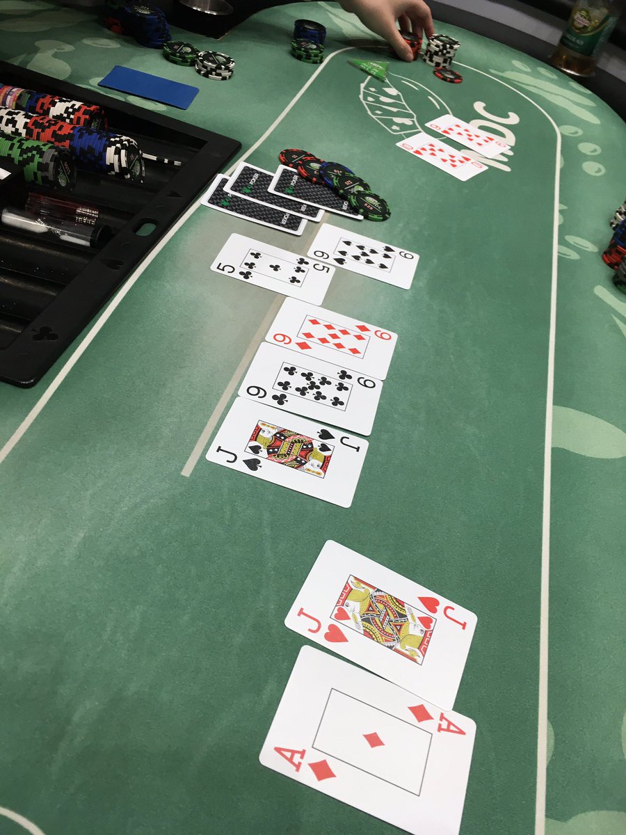 MamederaCasino's tweet photo. 【本日2発目!】
けろけろけろっぴさまにクワッズ賞発生しました!
AJに対してスーコネでPFAI、きっちり作っていくぅー!
お見事です!
1111ポインツ獲得おめでとうございます!
#クワッズ #フォーオブアカインド #ボーナスハンド賞
#WebCoinRing #PokerWebCoin
#秋田 #ポーカー #まめでらかじの