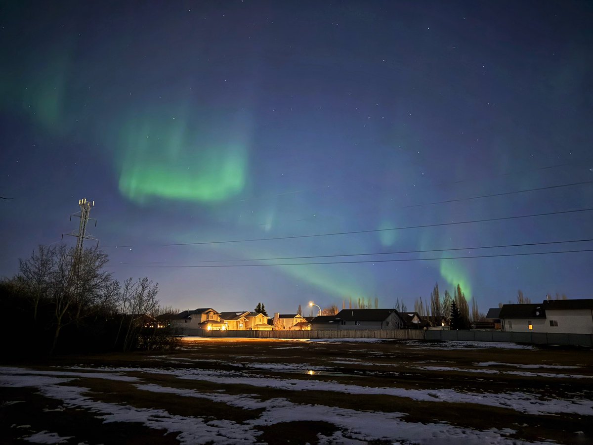 Aurora is out!

#yeg #nightsky #aurora #sky #stars #spring #albertaskies