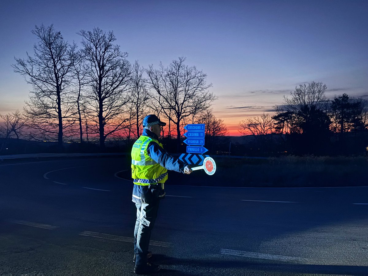 PLdelFrignano's tweet photo. #5aprile #accadeora per consentire le operazioni di brillamento del viadotto, #PonteRioTorto #PonteEstense, sono attive le chiusure al transito ai veicoli e pedoni👉🏻:
#Pavullo🔹️ViaMaladrone SP36;
#Serramazzoni🔹️ViaBusette-Via Casella-Via Case Sante-Via Vaglio.
#noicisiamo https://t.co/dEXvAJeaxf