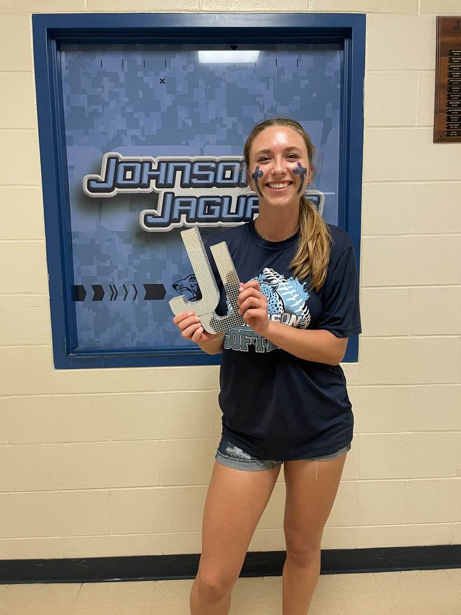 It was a BARREL PARTY! Maleena gets the 💛 glove for the 🚪🚫 Zoey was our GRITTY JAG for her baserunning and defense 🔥 Ella gets the 🪩 JJ for being 📣 every pitch 🧊 Red is the 👑 of 💎 for her stellar offensive performance - and also the TSP Player OTG!!!  🐆🪩💕 #seniornight