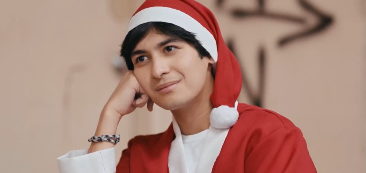 IaamMeij's tweet photo. Santa, tell me if you're really there
Don't make me fall in love again if YOU won't be here next year. 😅

Igop naman ni Santa 🥰
#amnse #AndresMuhlach #keepersforashdres #AngMutyaNgSectionE #Keifer https://t.co/VIMo1Omobt