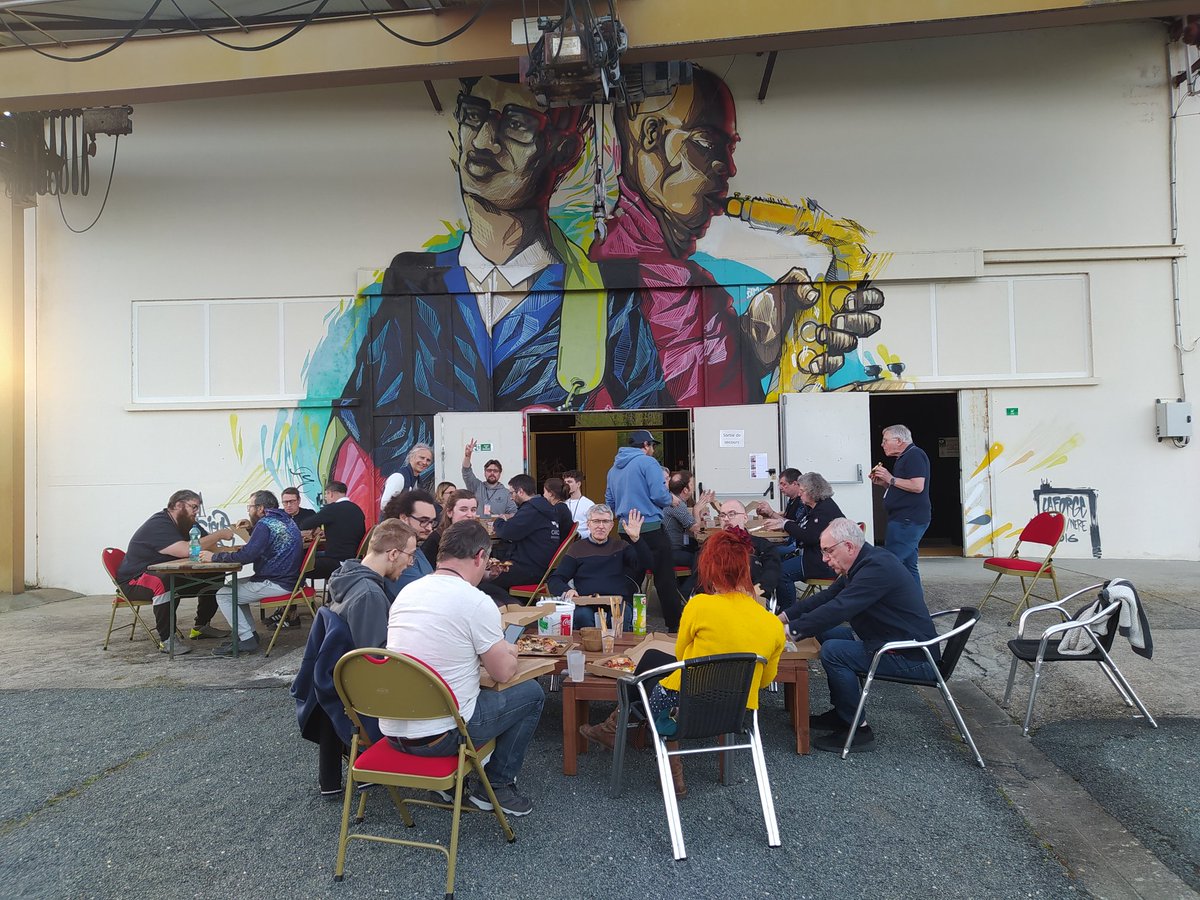 1ere journée de L'Atelier des Makers et pari réussie. ! 
Une journée consacrée aux partages entre makers ... Qui ne se connaissaient pas il y a quelques heures 😁
La suite samedi et dimanche avec l'ouverture au public
creacodelab.fr/?p=1014