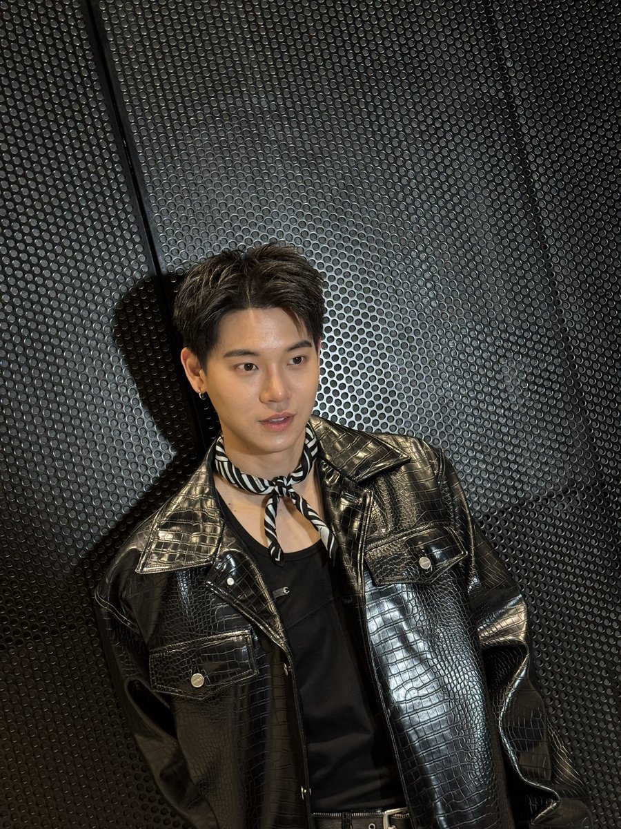 centralwOrld's tweet photo. ผมทรงใหม่ ทำใจละลายน้า 😍😘❤️

#YINWAR1STFANSIGN
#yinyin_anw #warwanarat #YINWAR  
#centralwOrld #CTWPulse https://t.co/kydvLftyWK