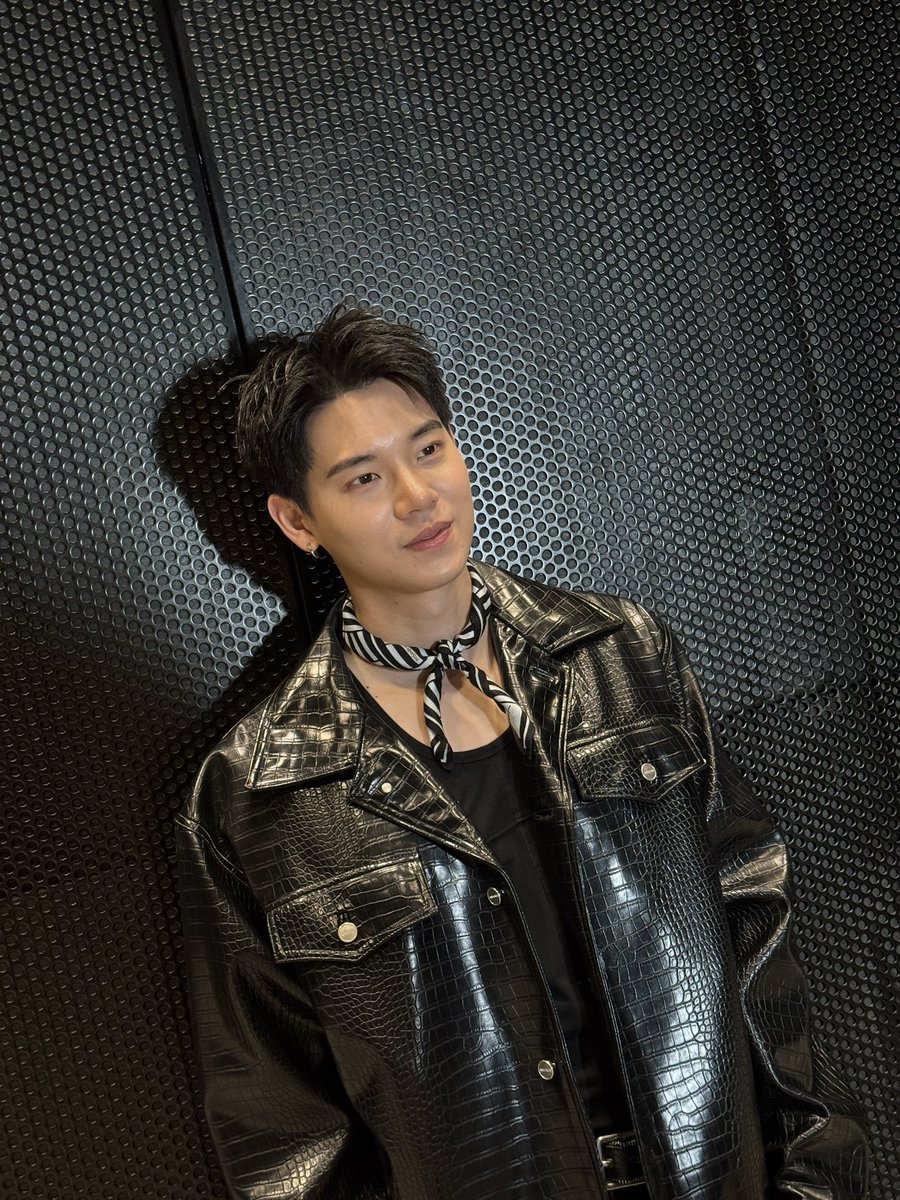 centralwOrld's tweet photo. ผมทรงใหม่ ทำใจละลายน้า 😍😘❤️

#YINWAR1STFANSIGN
#yinyin_anw #warwanarat #YINWAR  
#centralwOrld #CTWPulse https://t.co/kydvLftyWK