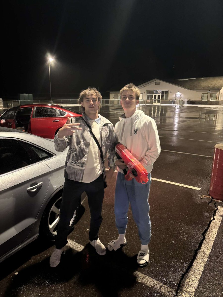 Mason gets blown down by jack #takeapic #peasant #homelessby20 #lastsupper <a href="/CecNerf/">CECNerf</a> <a href="/rr4L69/">george droyd</a>