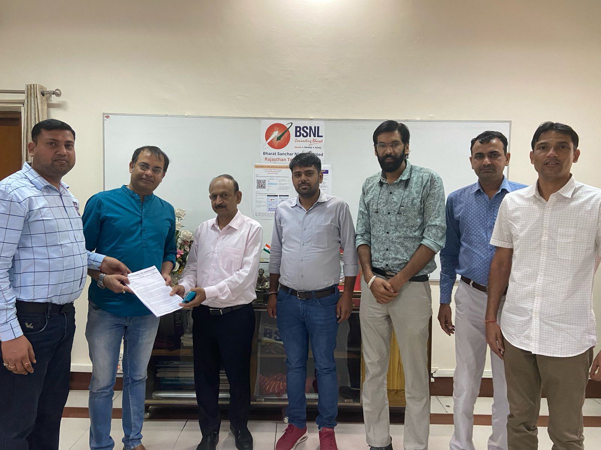 Rajasthan_TIPs's tweet photo. दिनांक 04/04/2025 को श्री विक्रम जी मालवीय CGM BSNL राजस्थान टेलीकॉम सर्किल, जयपुर को BSNL राजस्थान TIPs एसोसिएशन द्वारा राजस्थान में BSNL को FTTH नेटवर्क में नंबर वन ऑपरेटर बनाने की दिशा में विभिन्न मुद्दों को लेकर ज्ञापन दिया गया।
@BSNL_RJ @BSNLCorporate @JM_Scindia @DoT_India https://t.co/wrT3vF97r9