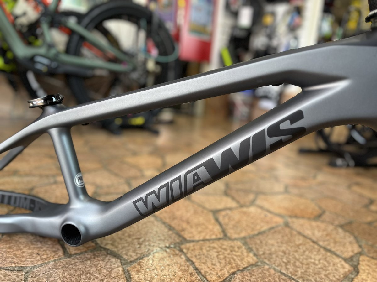 astbikes's tweet photo. 美しい#カーボン #bmxracing フレーム😍#wiawis #atomx #bmx #astbikes #astforest #和光 #秩父 #成増 #光が丘公園 #練馬 #板橋 https://t.co/y5I4sq2lQs